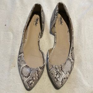 Size 9 Massimo faux snakeskin flats.